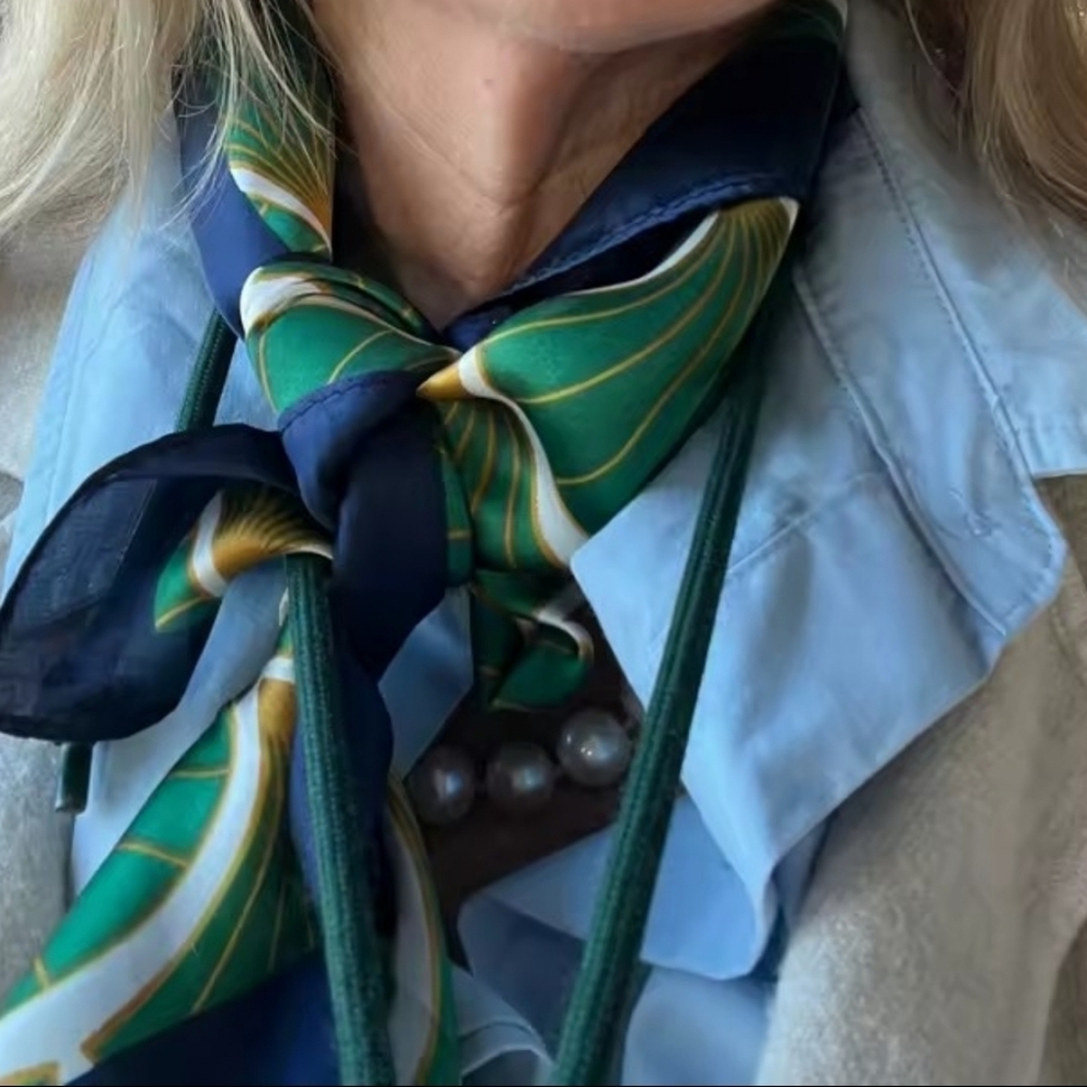 New! Emerald Green Art Deco Square Scarf - Mermaid Scale Neckerchief | NWOT (A2) - Picture 4 of 8